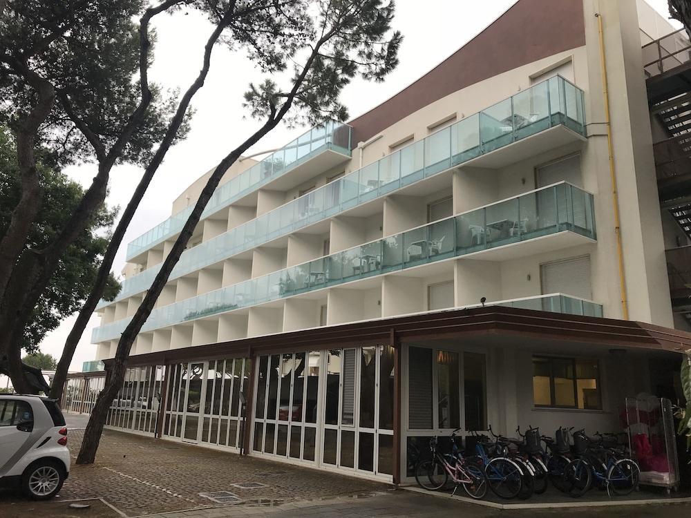 Park Hotel Ermitage Resort & Spa Lido di Jesolo Buitenkant foto